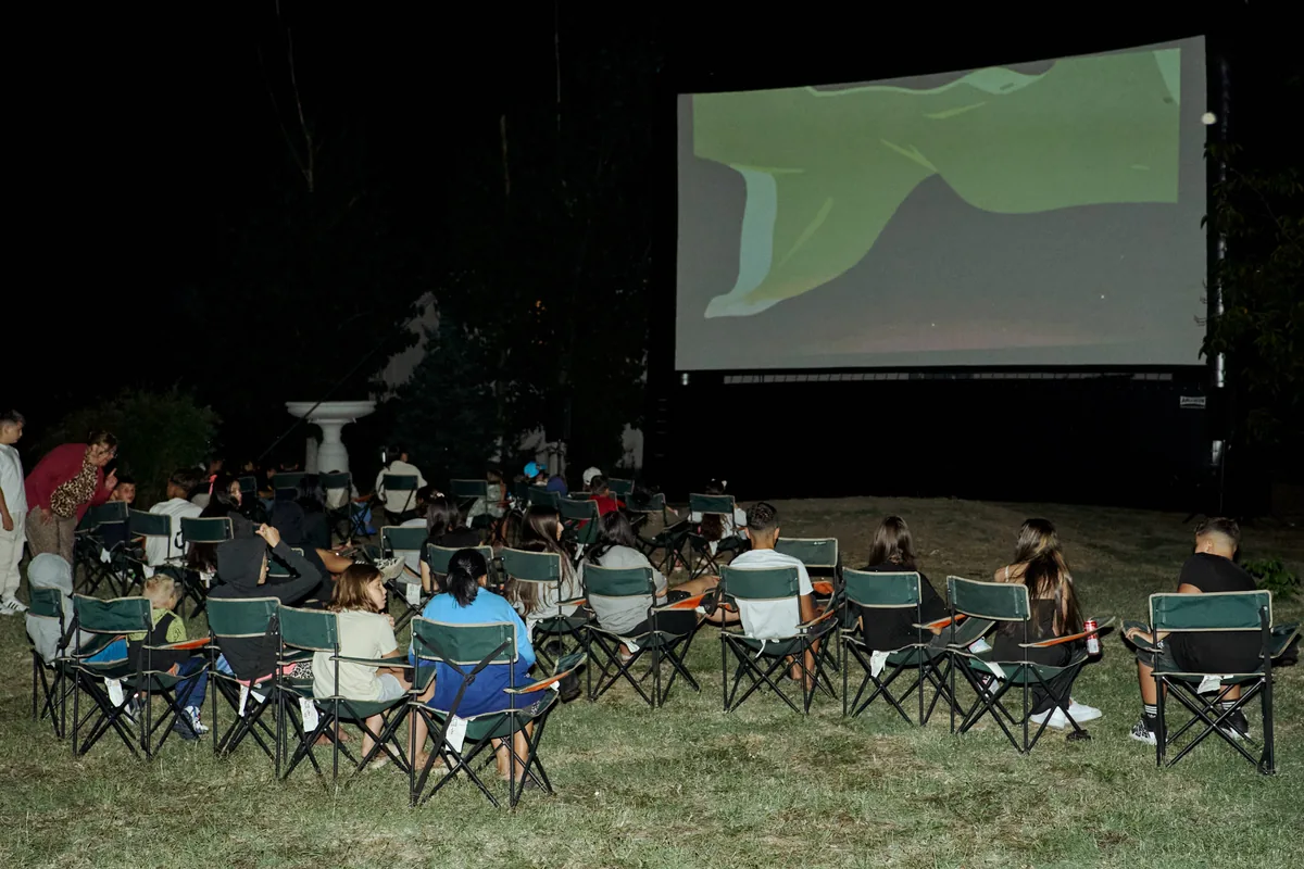 Film la Conac — proiecție de film sub cerul liber