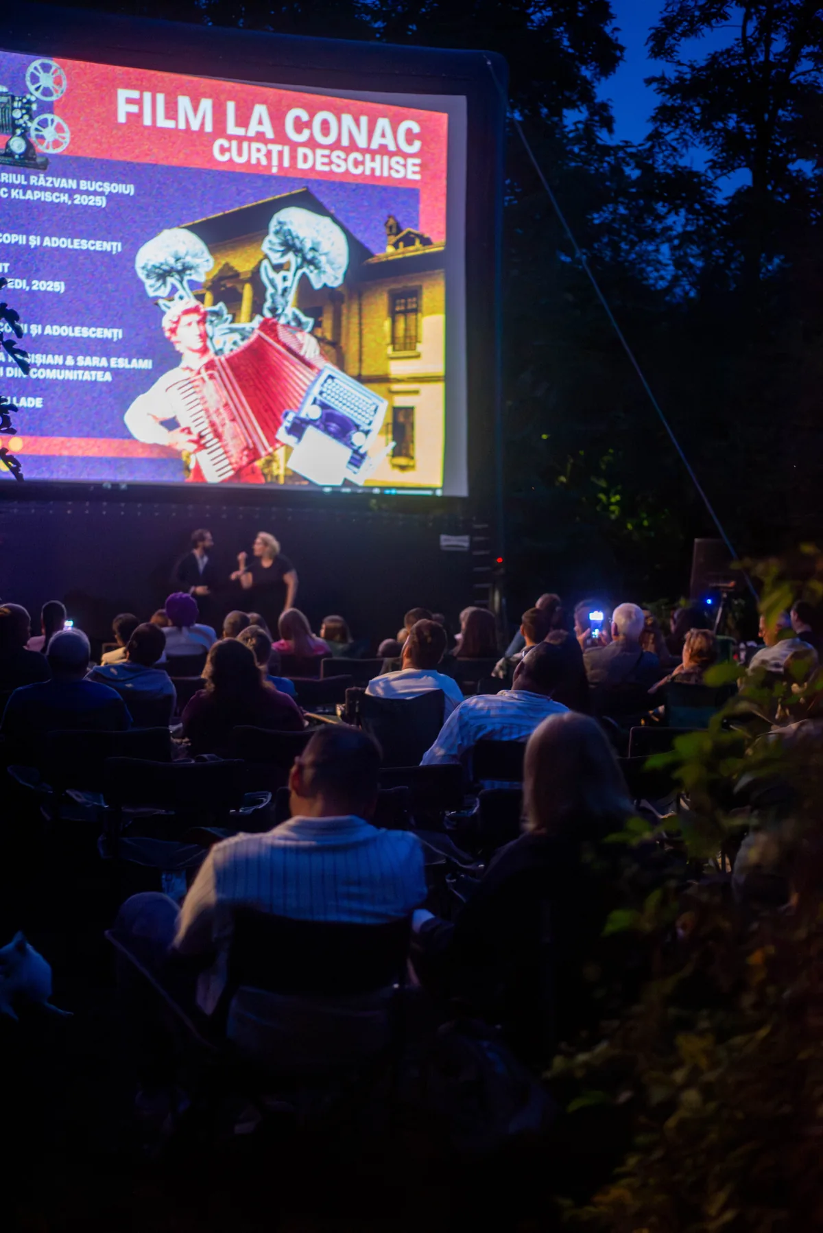 Film la Conac — public la proiecția de seară